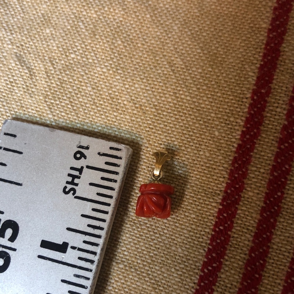 Victorian coral rose charm - Picture 7 of 10